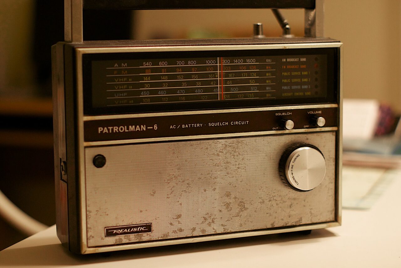 Old 6 band radio, a bit dinged up and well used.